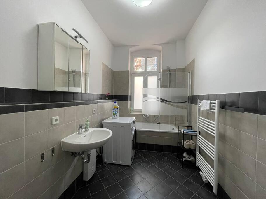 Lucky Stays Ls01 - Vollausstattung - Zentrum - Aufzug - Grosse Kueche - 2 Zimmer - Smart-Tv Maagdenburg Buitenkant foto